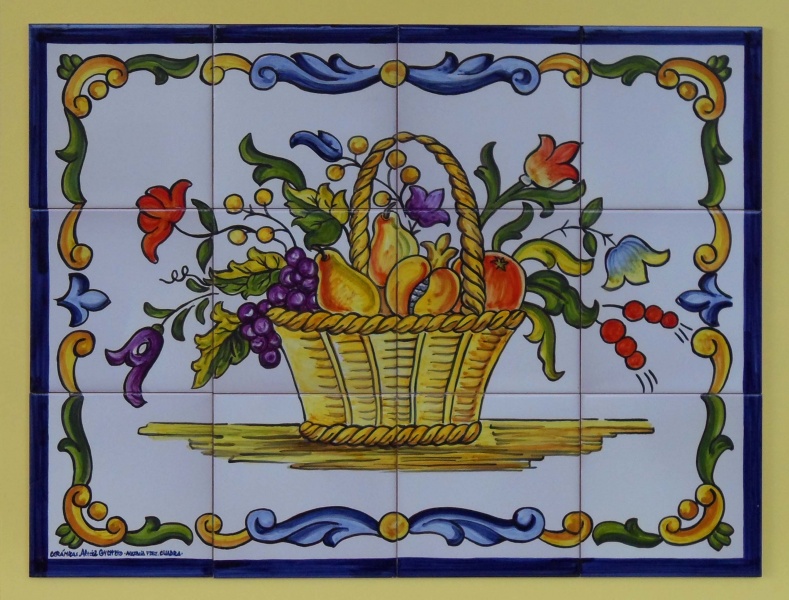 Mural de azulejos de cerámica cesto con flores y frutas